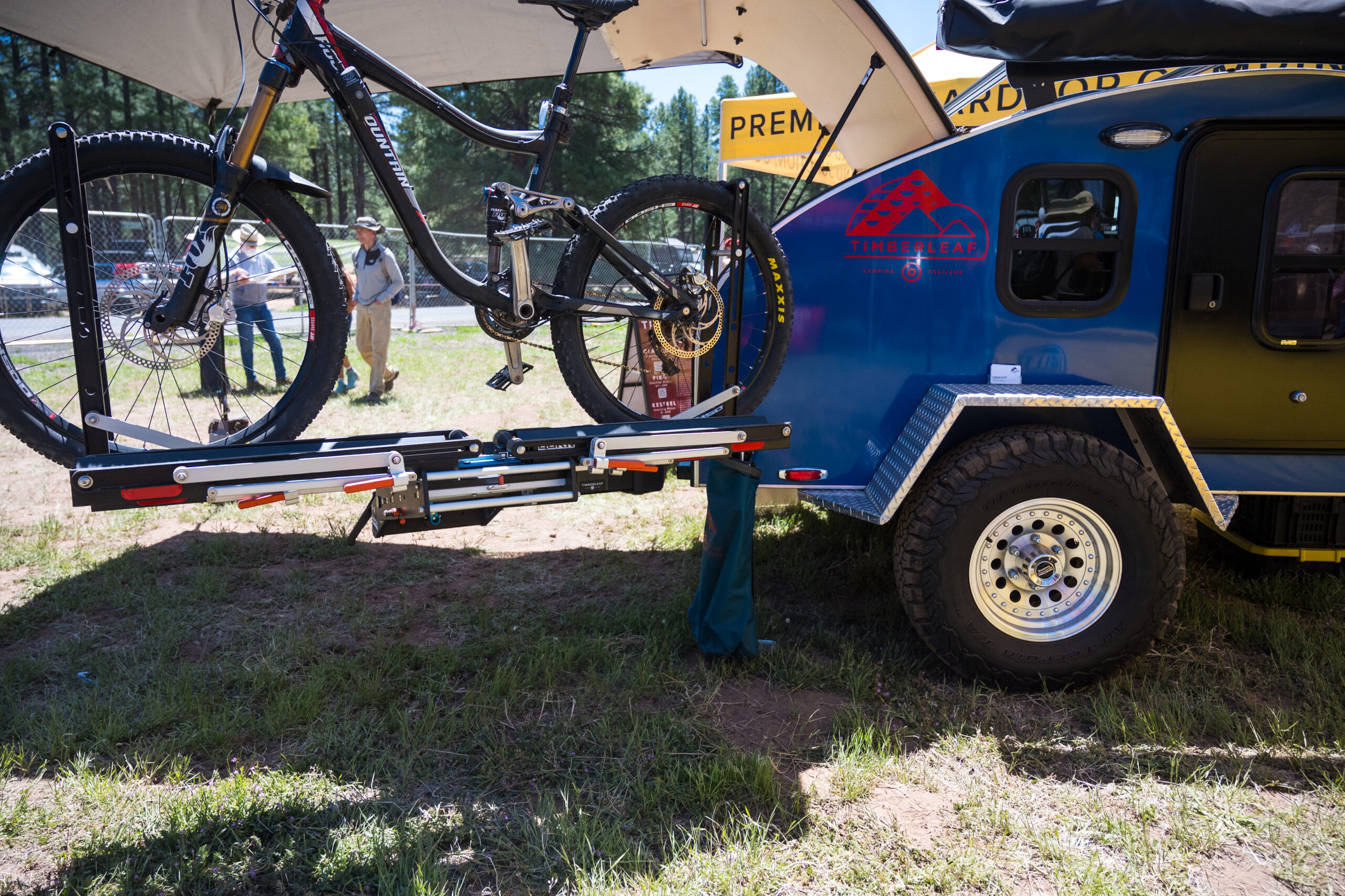Timberleaf Trailer with a Quik Rack Mach2 bike rack